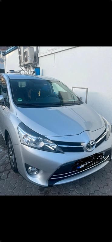 Gebraucht Toyota Verso 2013 Silber Van / Kleinbus