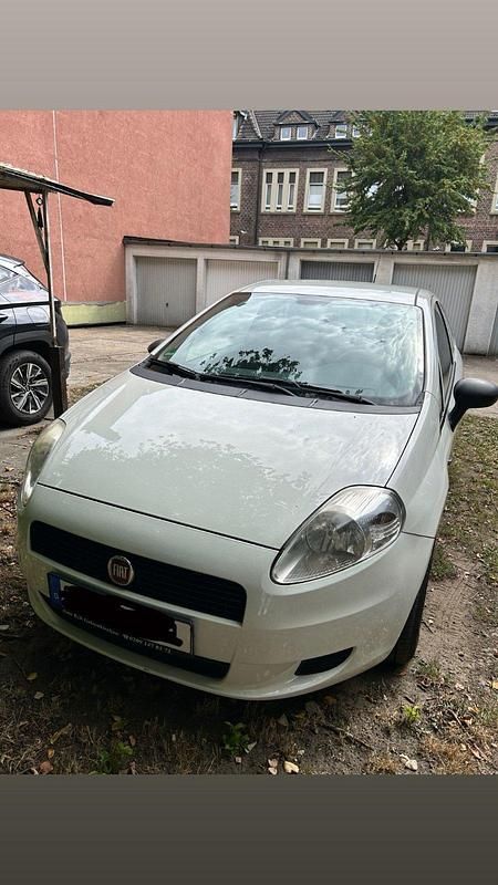 Weiß Gebraucht 2013 Fiat Punto Kleinwagen | 3.600 € (Fairer Preis) - Bild 1/4