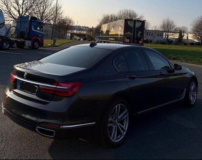 Gebraucht BMW 730 265 PS (194 kW) 2018 Grau Limousine