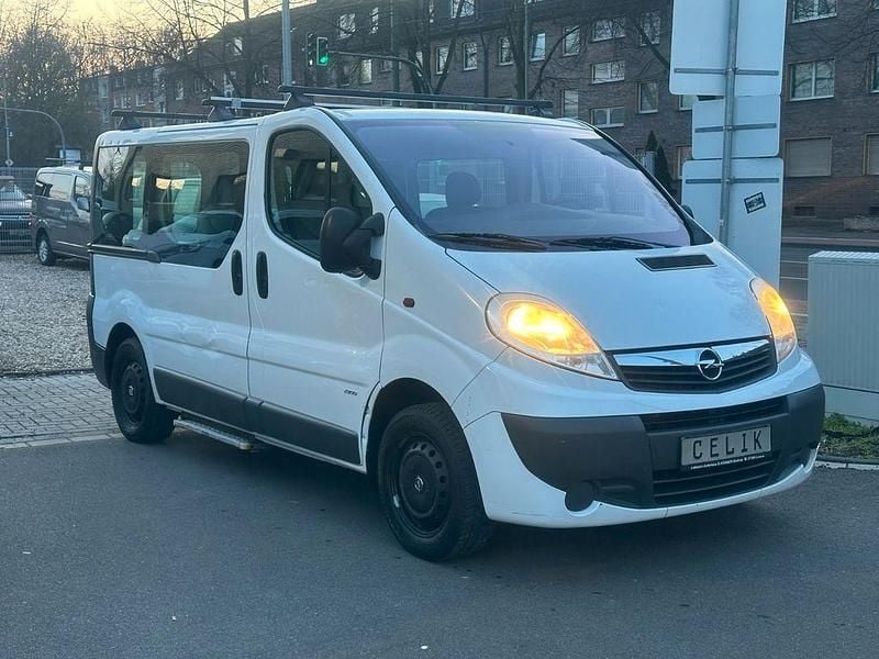 Gebraucht Opel Vivaro 114 PS (83 kW) 2011 Weiß Van / Kleinbus