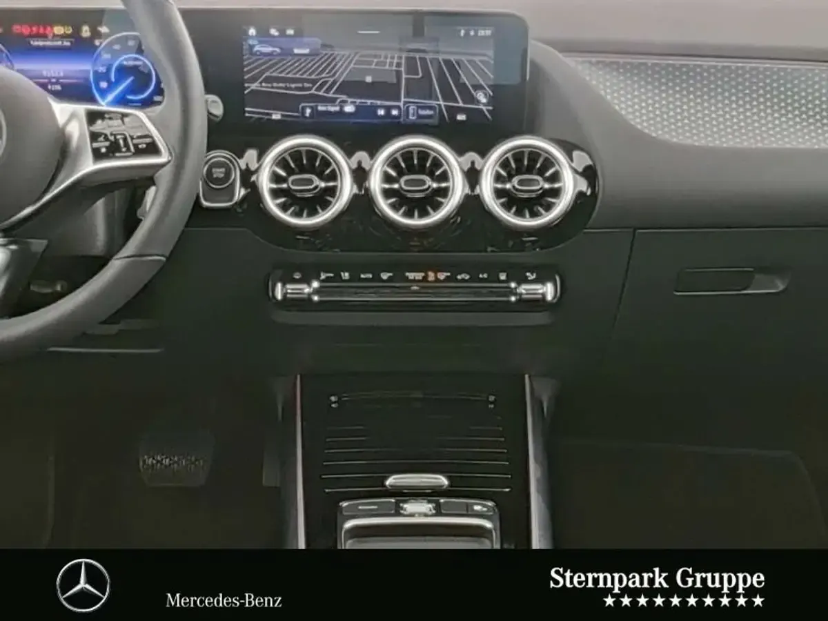 Gebraucht Mercedes EQA250+ Progressive 139 kW (190 PS) 2025 Lack mountaingrau SUV