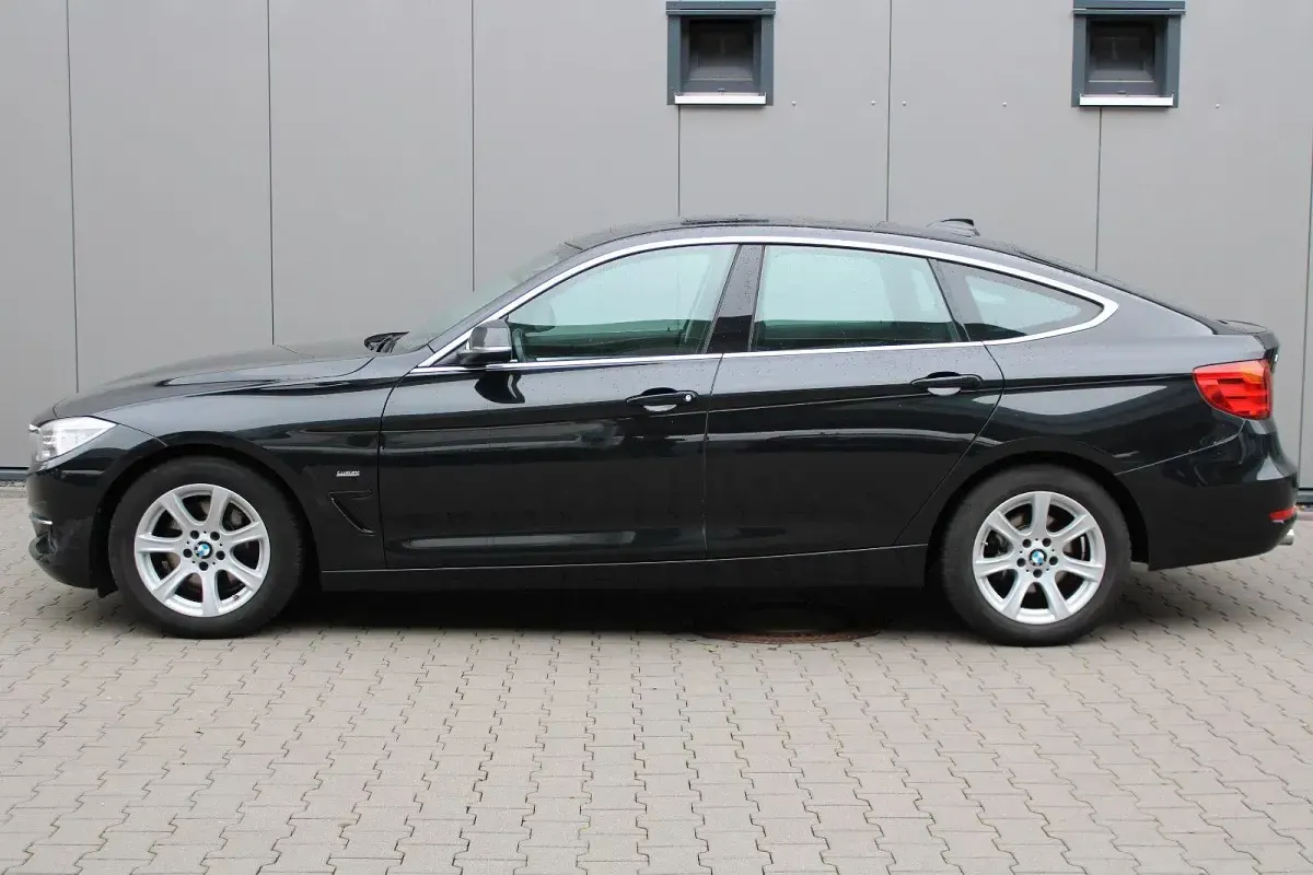 Gebraucht BMW 325 Luxury Line 218 PS (160 kW) 2015 Schwarz Limousine