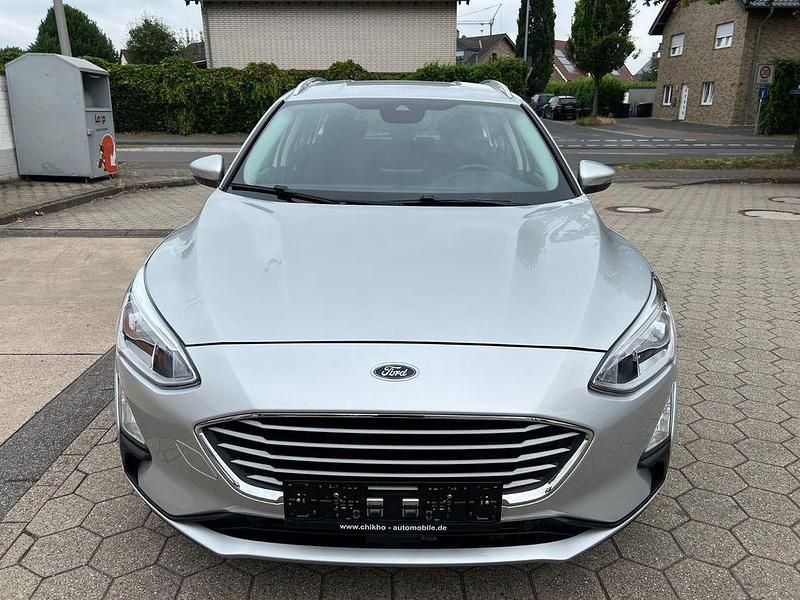 Polarsilber metallic Gebraucht 2019 Ford Focus Kombi | 11.990 € (Fairer Preis) - Bild 1/4