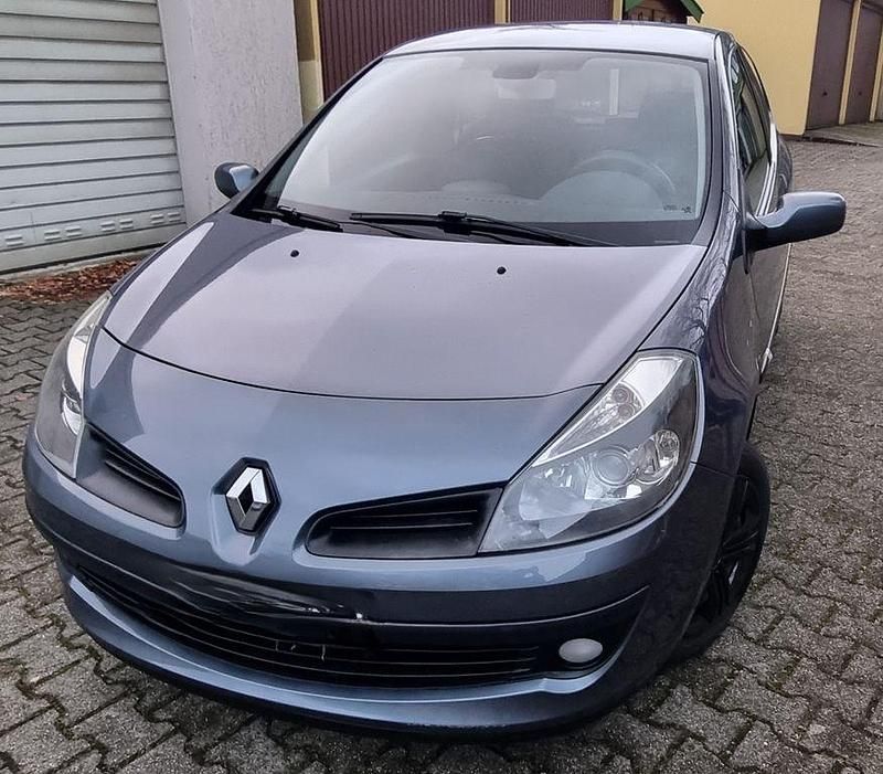 Grau Gebraucht 2007 Renault Clio II Dynamique Limousine | 3.200 € (Etwas zu teuer) - Bild 1/4