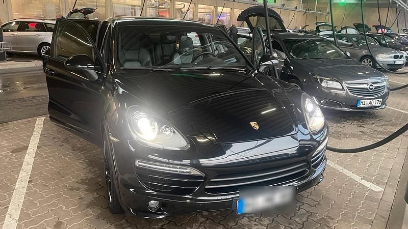 Schwarz Gebraucht 2013 Porsche Cayenne GTS SUV | 26.850 € (Guter Preis) - Bild 1/4