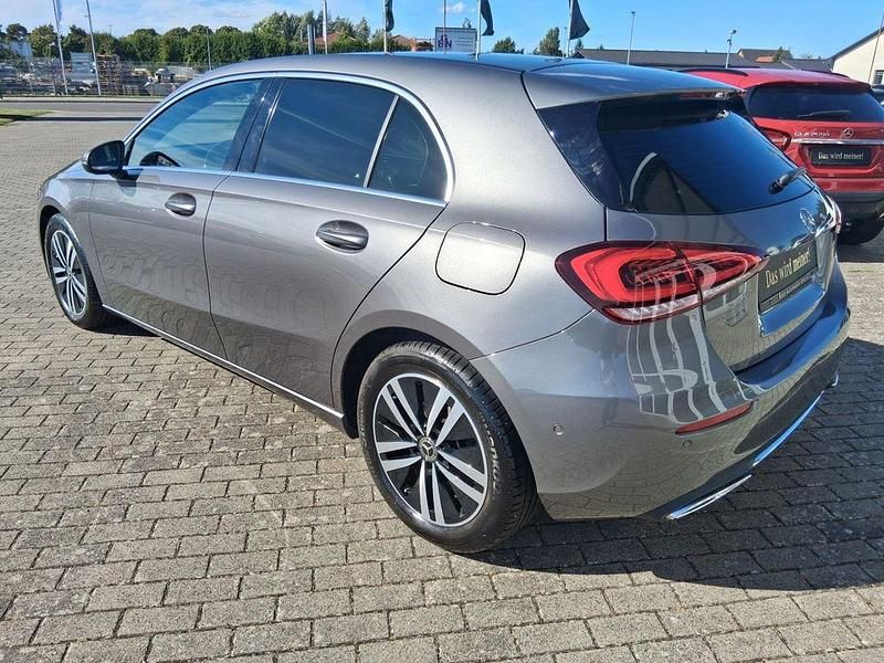 Gebraucht Mercedes A180 Progressive 136 PS (100 kW) 2019 Grau Limousine