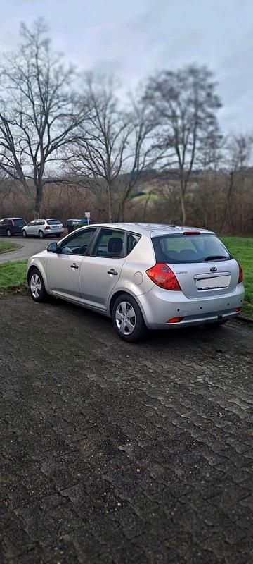 Gebraucht Kia Ceed 109 PS (80 kW) 2007 Silber Kleinwagen