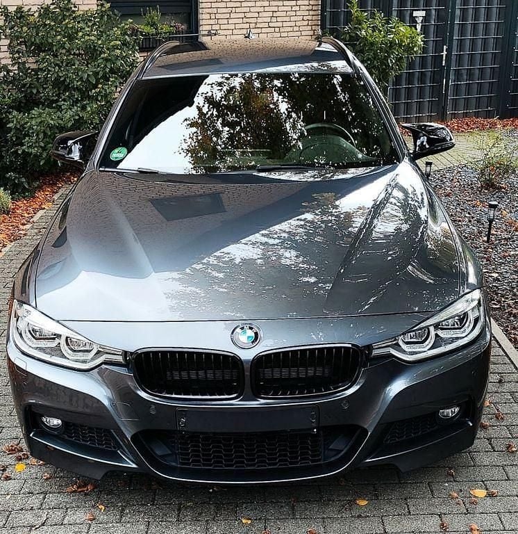 Grau Gebraucht 2019 BMW 330 M Sport Kombi | 23.600 € (Superpreis) - Bild 1/4
