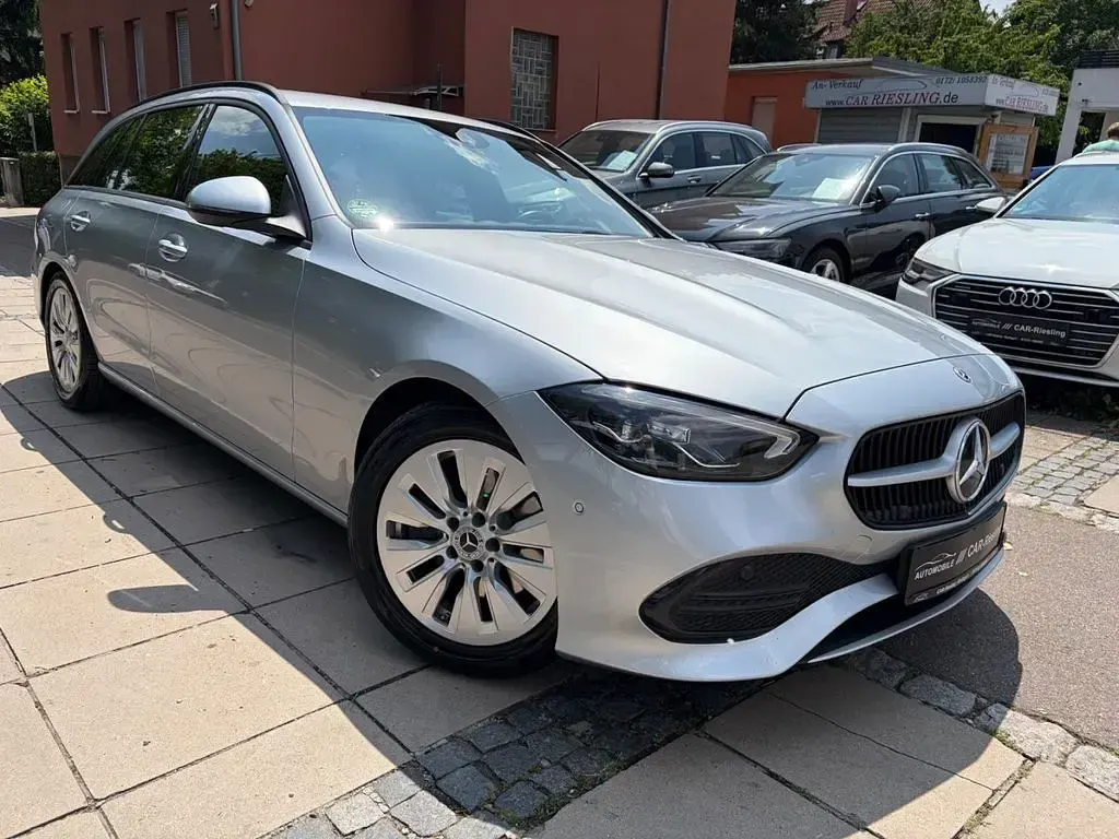 Gebraucht Mercedes C220 197 PS (144 kW) 2023 Silber Limousine
