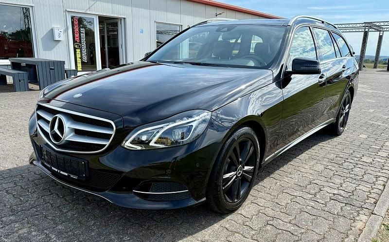 Schwarz Gebraucht 2016 Mercedes E220 Kombi | 17.990 € (Guter Preis) - Bild 1/4