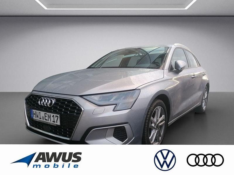 Silber Gebraucht 2023 Audi A3 Sportback Advanced Plus Limousine | 32.890 € (Teuer) - Bild 1/4