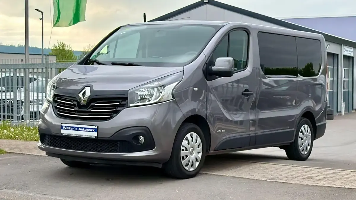 Gebraucht Renault Trafic Expression 125 PS (91 kW) 2017 Grau Van / Kleinbus
