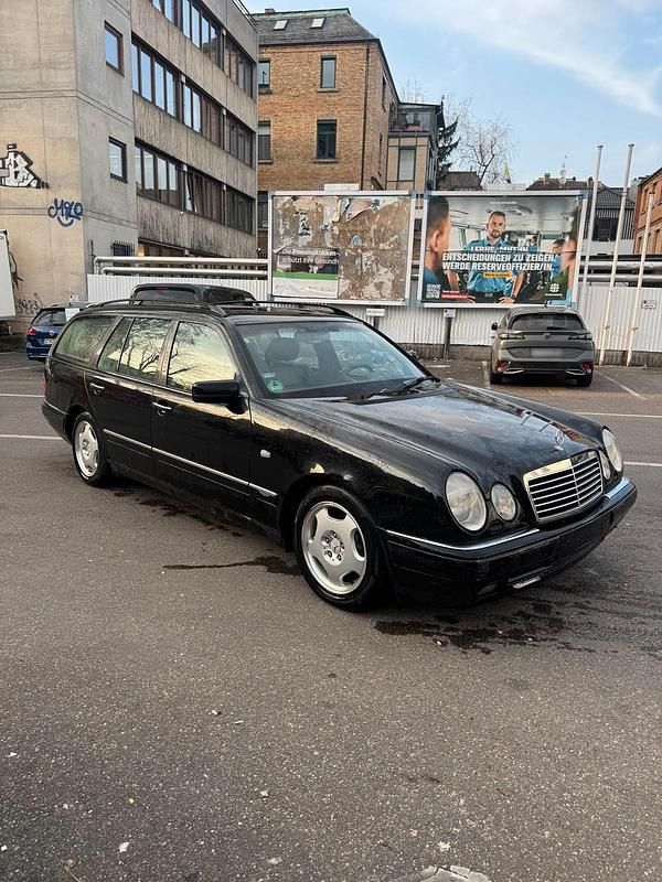 Gebraucht Mercedes E420 205 PS (150 kW) 1996 Schwarz Kombi