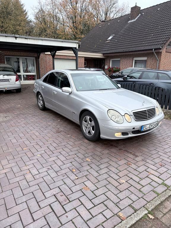 Gebraucht Mercedes E270 Avantgarde 177 PS (130 kW) 2002 Silber Limousine