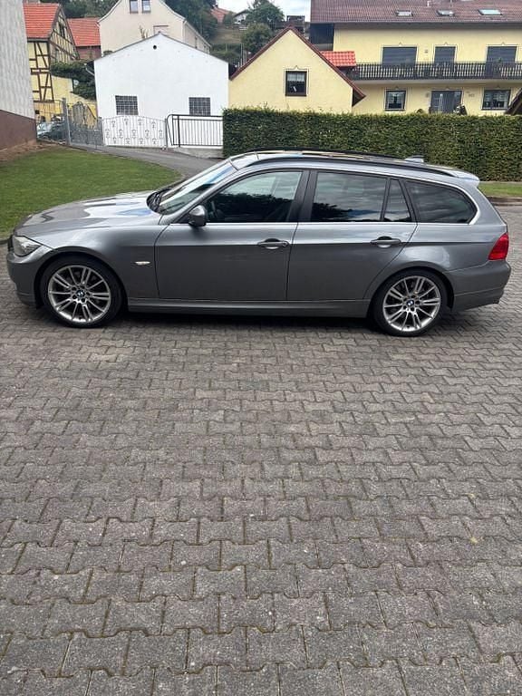Grau Gebraucht 2012 BMW 325 Sport Line Kombi | 6.500 € (Fairer Preis) - Bild 1/4