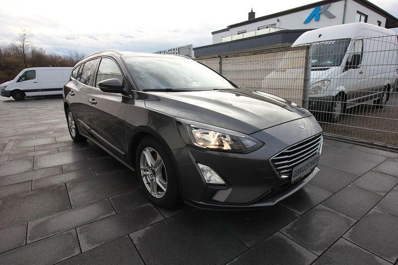 Gebraucht Ford Focus Cool & Connect 120 PS (88 kW) 2019 Grau Limousine