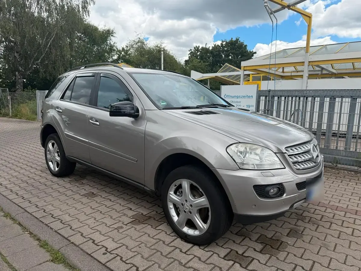 Gebraucht Mercedes ML500 306 PS (225 kW) 2007 Andere farben SUV