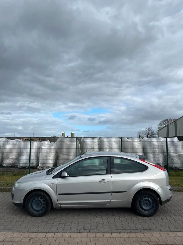 Gebraucht Ford Focus 101 PS (74 kW) 2007 Grau Kleinwagen