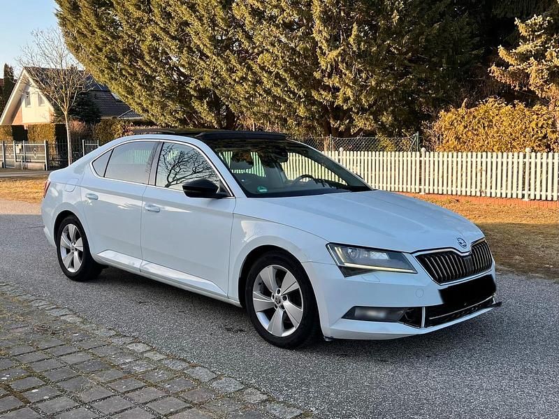 Gebraucht Skoda Superb SportLine 190 PS (139 kW) 2016 Weiß Limousine