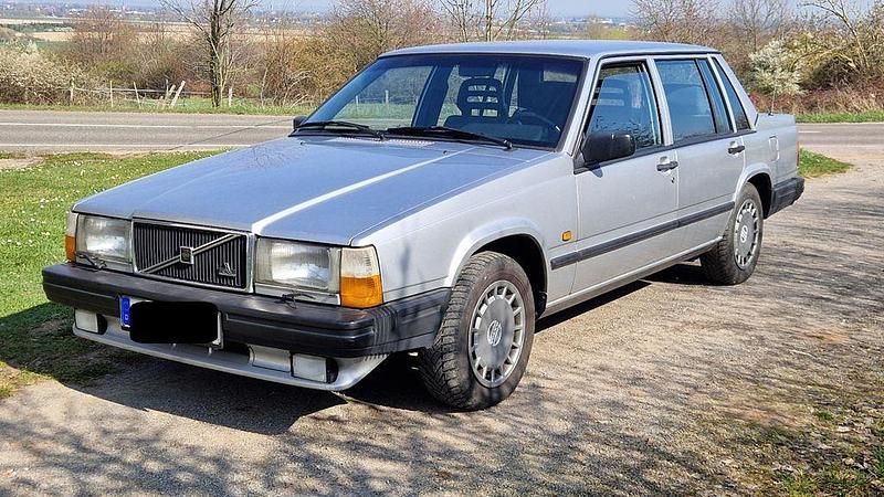 Second-hand Volvo 740 113 CP (83 kW) 1990 Berlinǎ