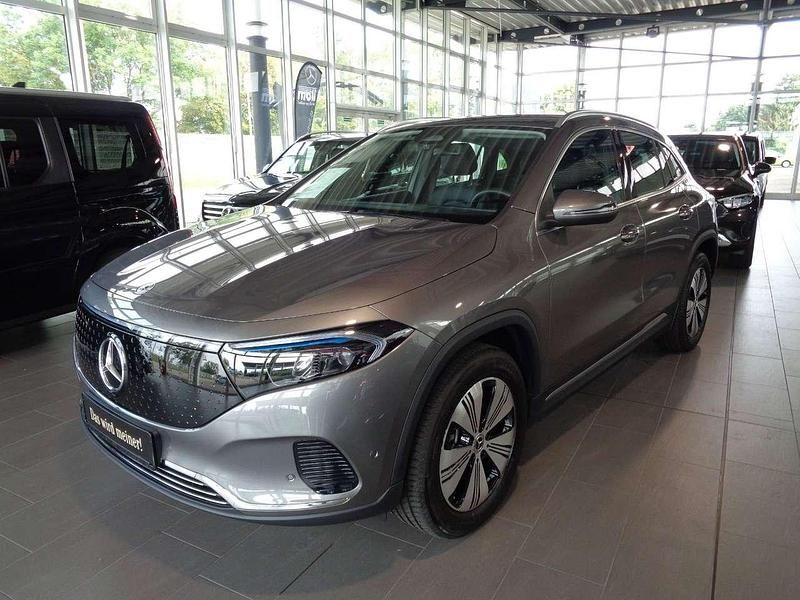 Mountaingrau Gebraucht 2024 Mercedes EQA300 SUV | 35.190 € (Guter Preis) - Bild 1/3