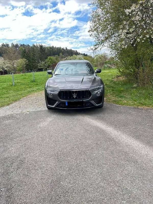 Grau Gebraucht 2021 Maserati Levante SUV | 60.000 € (Fairer Preis) - Bild 1/4