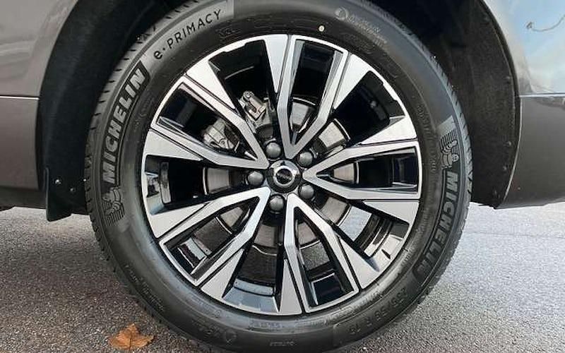 Gebraucht Volvo XC60 Plus 250 PS (183 kW) 2025 Platinum grey SUV