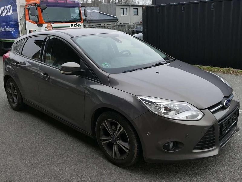 Gebraucht Ford Focus 116 PS (85 kW) 2014 Braun Limousine
