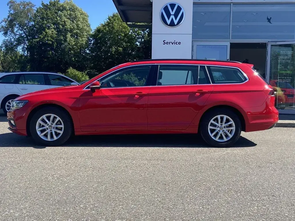Gebraucht VW Passat Business 122 PS (89 kW) 2023 Rot Kombi