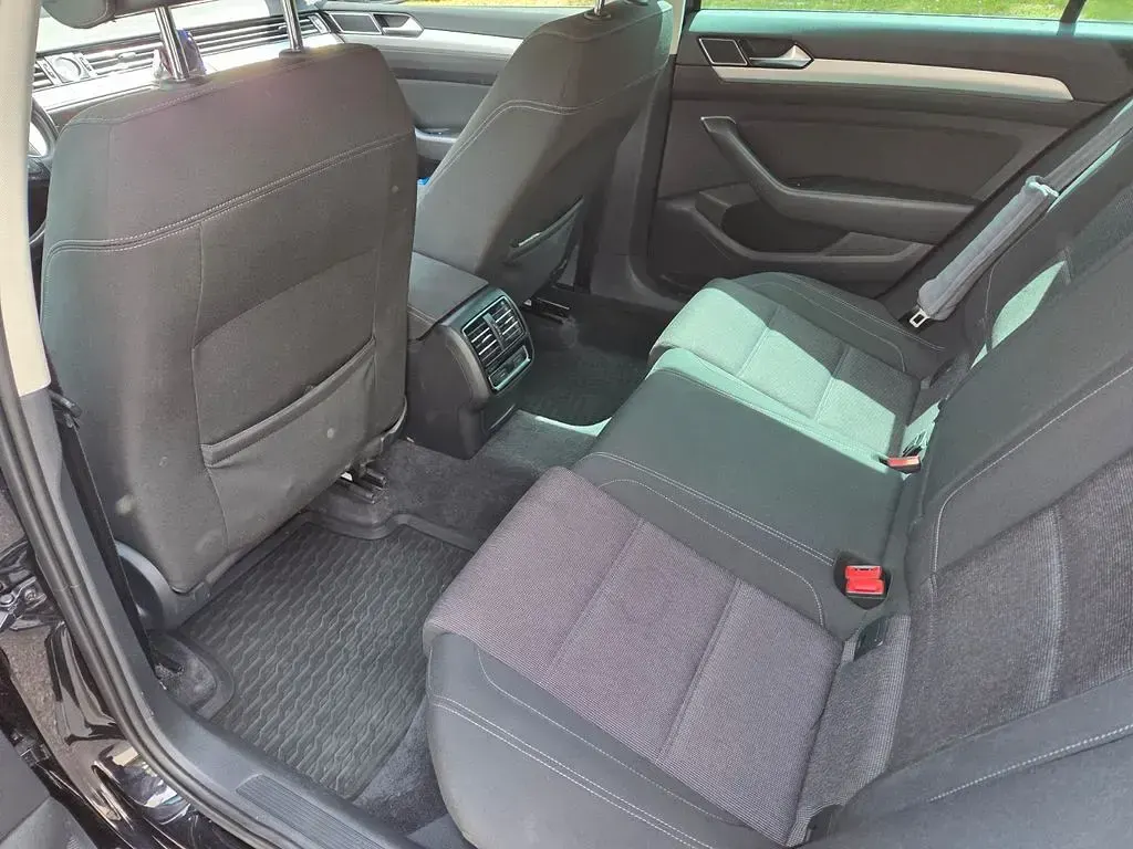 Gebraucht VW Passat Trendline 150 PS (110 kW) 2018 Schwarz Kombi