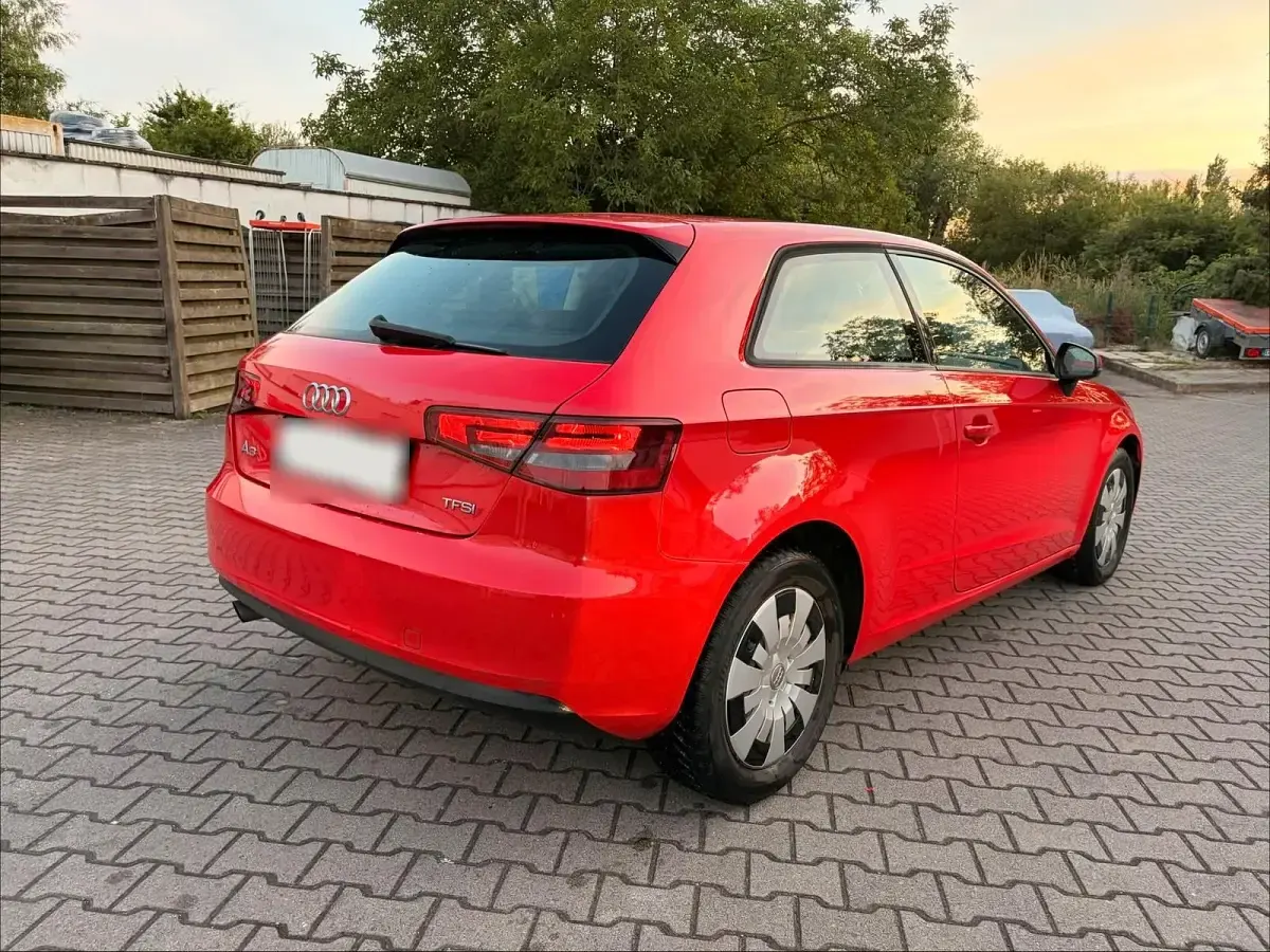 Gebraucht Audi A3 Attraction 105 PS (77 kW) 2013 Rot Kleinwagen