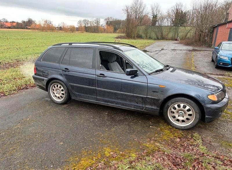 Gebraucht BMW 320 150 PS (110 kW) 2002 Blau Kombi