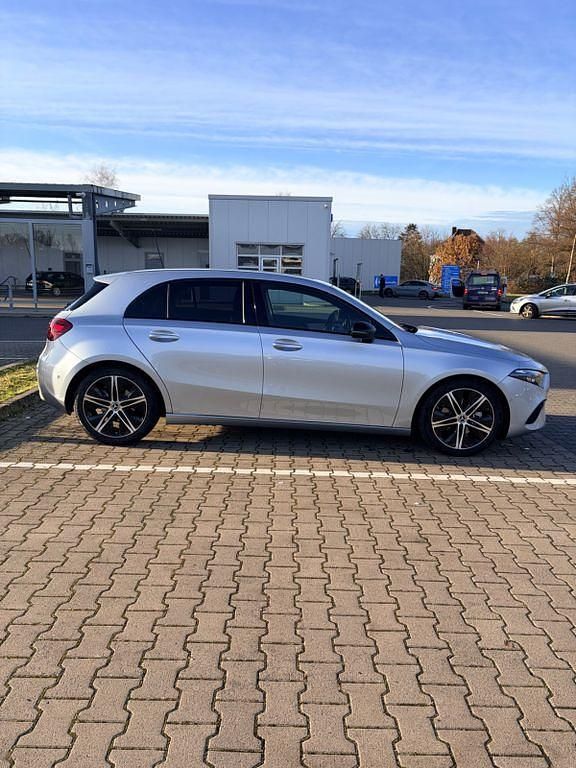Gebraucht Mercedes A200 Night 150 PS (110 kW) 2025 Silber Limousine