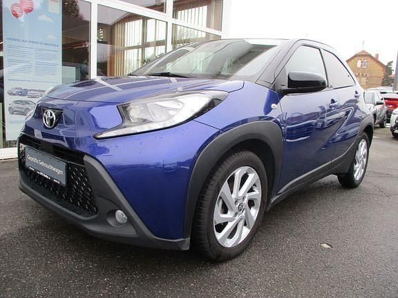 Gebraucht Toyota Aygo X Comfort 72 PS (52 kW) 2022 Juniper blue metallic/ night sky black SUV