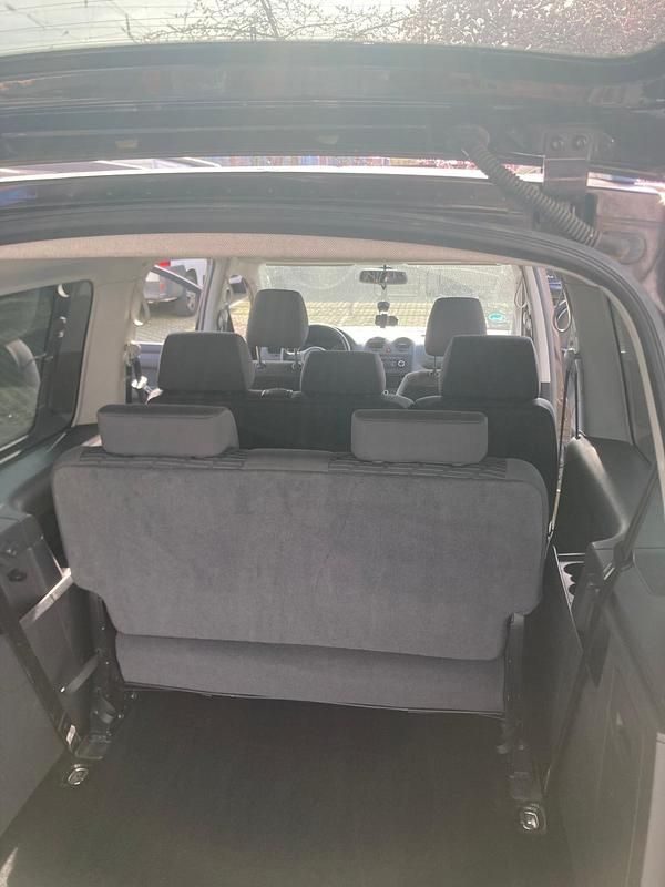 Używany VW Caddy Maxi 102 KM (75 kW) 2012 Purpurowy Minivan
