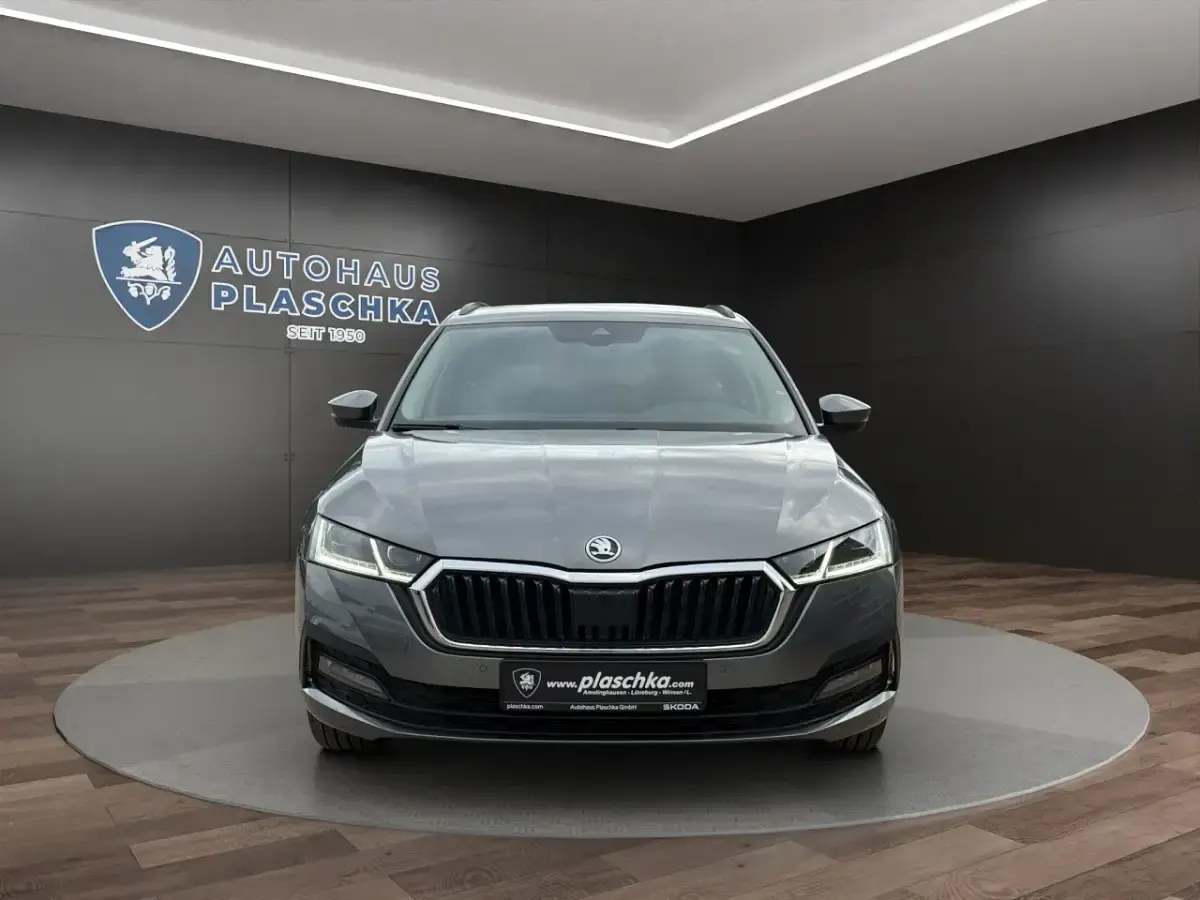 Gebraucht Skoda Octavia Tour 116 PS (85 kW) 2023 Graphitegrau Kombi