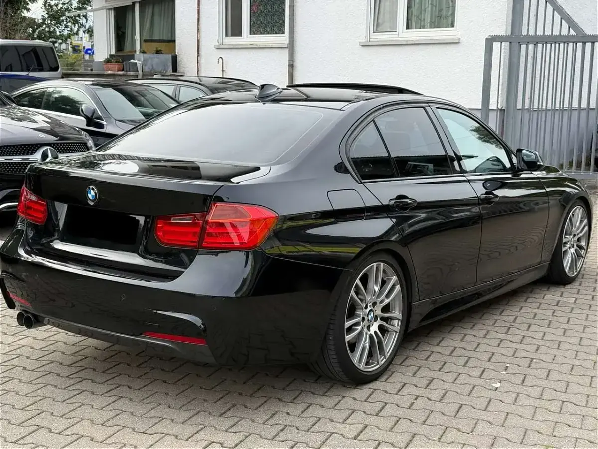 Gebraucht BMW 320 M Sport 184 PS (135 kW) 2012 Black sapphire metallic Limousine