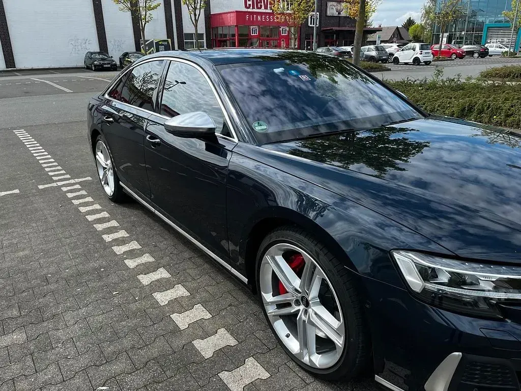 Gebraucht Audi S8 571 PS (419 kW) 2023 Blau Limousine