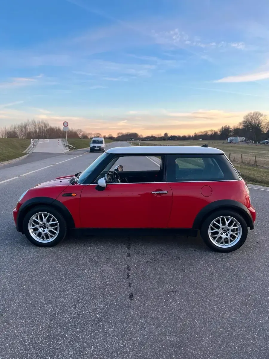 Używany Mini Cooper 116 KM (85 kW) 2004 Czerwony Hatchback