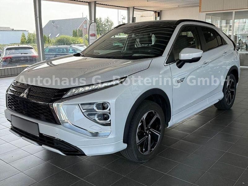 Weiß Gebraucht 2021 Mitsubishi Eclipse Cross Top SUV | 24.670 € (Teuer) - Bild 1/1