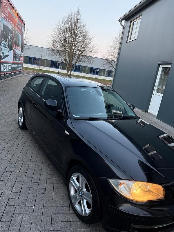 Gebraucht BMW 116 136 PS (100 kW) 2011 Schwarz Kleinwagen