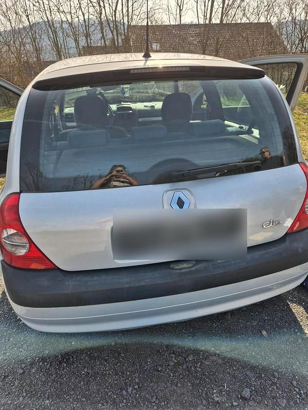 Gebraucht Renault Clio II 73 PS (53 kW) 2003 Silber Kleinwagen