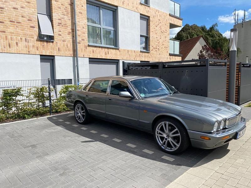 Silber Gebraucht 2003 Jaguar XJ8 Limousine | 7.500 € - Bild 1/4