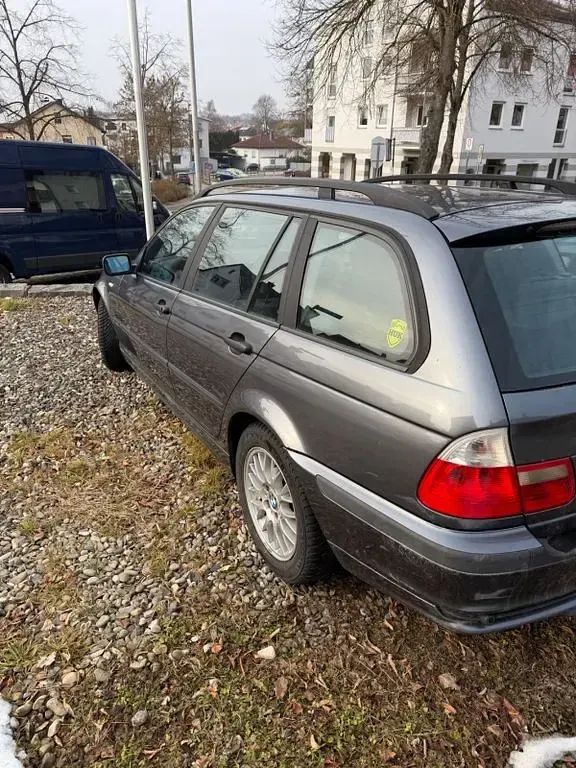 Gebraucht BMW 320 150 PS (110 kW) 2002 Grau Kombi