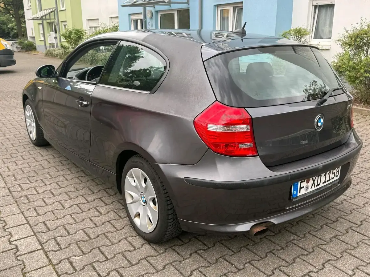 Gebraucht BMW 116 122 PS (89 kW) 2008 Grau Kleinwagen