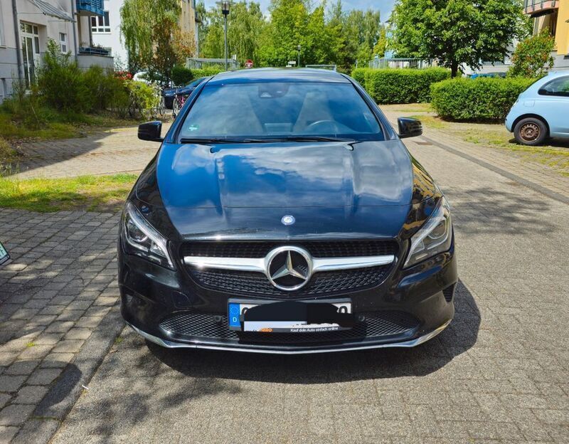 Schwarz Gebraucht 2016 Mercedes CLA220 Shooting Brake Urban Kombi | 15.500 € (Guter Preis) - Bild 1/4