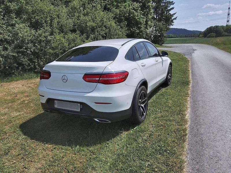 Weiß Gebraucht 2016 Mercedes GLC250 SUV | 30.900 € (Etwas zu teuer) - Bild 1/4