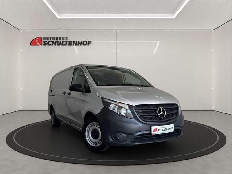 Silber Gebraucht 2023 Mercedes Vito Van / Kleinbus | 25.999 € (Superpreis) - Bild 1/4