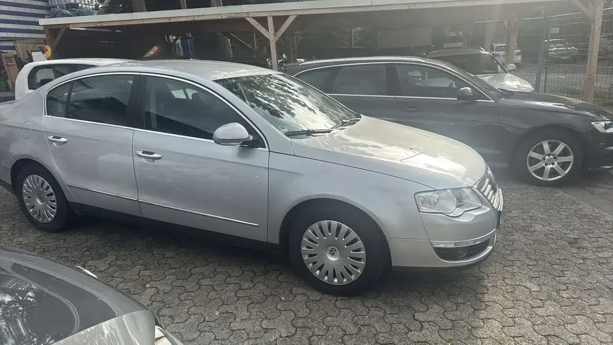 Gebraucht VW Passat Comfortline 116 PS (85 kW) 2006 Reflex silver metallic Limousine