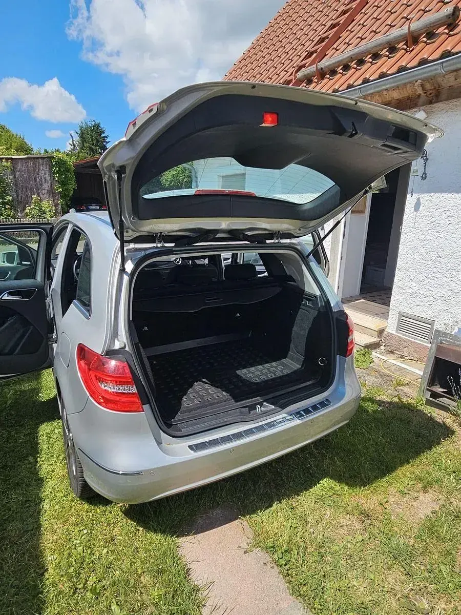 Gebraucht Mercedes B200 156 PS (114 kW) 2012 Grau Kleinwagen